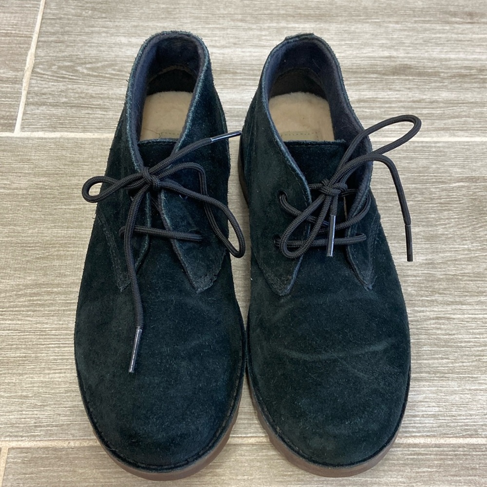 Girl’s UGG black suede shoes 3